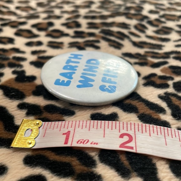 EARTH, WIND, & FIRE 🔥 Vintage Band Button Pin Pinback 70s Soul Funk Disco R&B - Picture 5 of 7